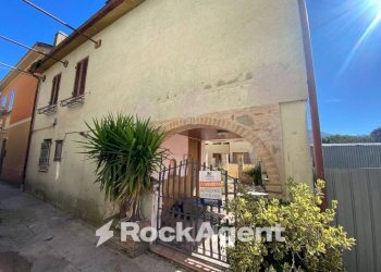 Facciata - Independent house via Case Basse, 6, Foligno - photo 1