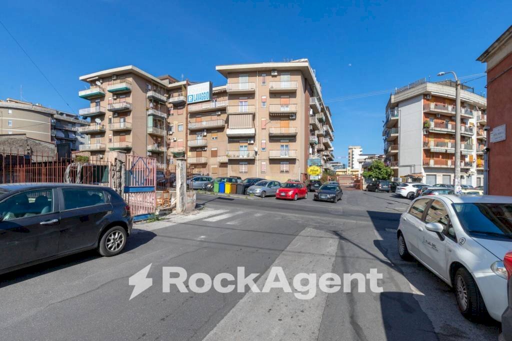 Zona - Garage - Autosilos - Parking via Pietro Maroncelli, 2-6, Catania - photo 1
