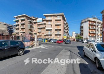 Zona - Garage - Autosilos - Parking via Pietro Maroncelli, 2-6, Catania - photo 1