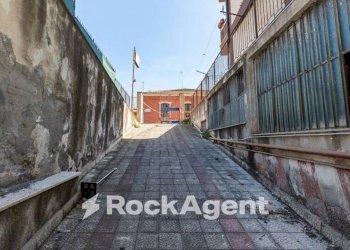 Cortile interno - Garage - Autosilos - Parking via Pietro Maroncelli, 2-6, Catania - photo 3