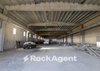 Interno non residenziale - Shed strada Statale 107 Silana Crotonese, Crotone - photo 14