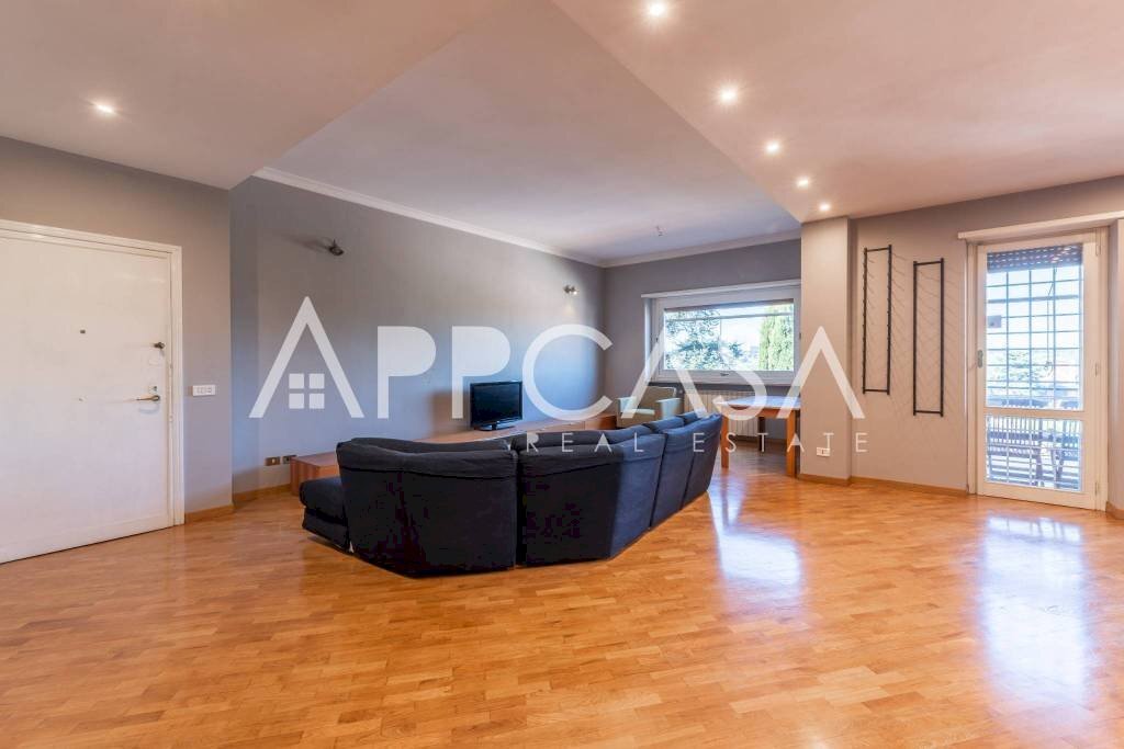 Salone - Three-room apartment via Costantiniana, 8, Roma - photo 3