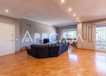 Salone - Three-room apartment via Costantiniana, 8, Roma - photo 3