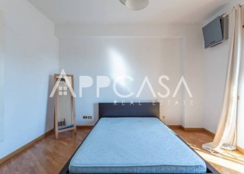 Camera da letto - Three-room apartment via Costantiniana, 8, Roma - photo 28