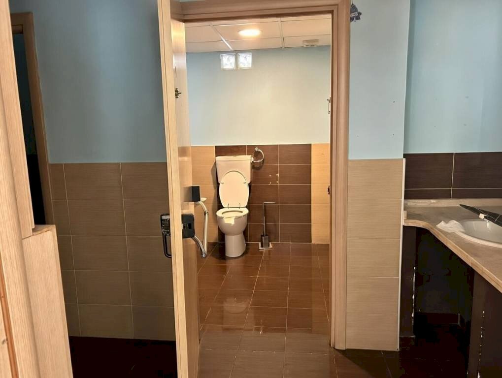 Bagno - Negozio via di Villa Claudia, 46, Anzio - foto 3