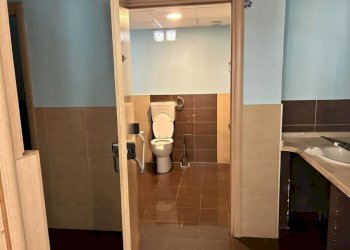 Bagno - Negozio via di Villa Claudia, 46, Anzio - foto 3