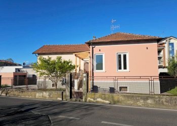 Casa indipendente Via strusiglia, Ivrea - foto 5