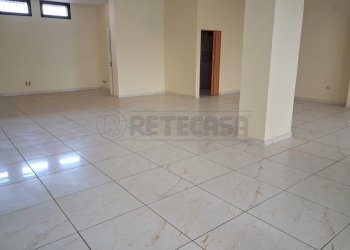 WhatsApp Image 2026-04-02 at 11.23.10.jpeg - Locale Commerciale Via Guglielmo Marconi, Marcianise - foto 5