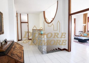 Hall - Villa Via Ludovico Ariosto 18, Varese - photo 15