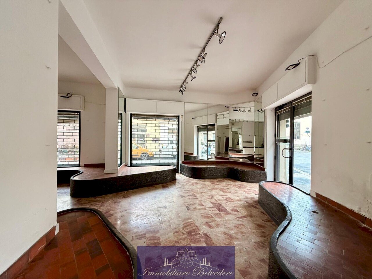 WhatsApp Image 2026-04-03 at 10.44.02.jpeg - Locale Commerciale Via Pier Capponi, Firenze - foto 1