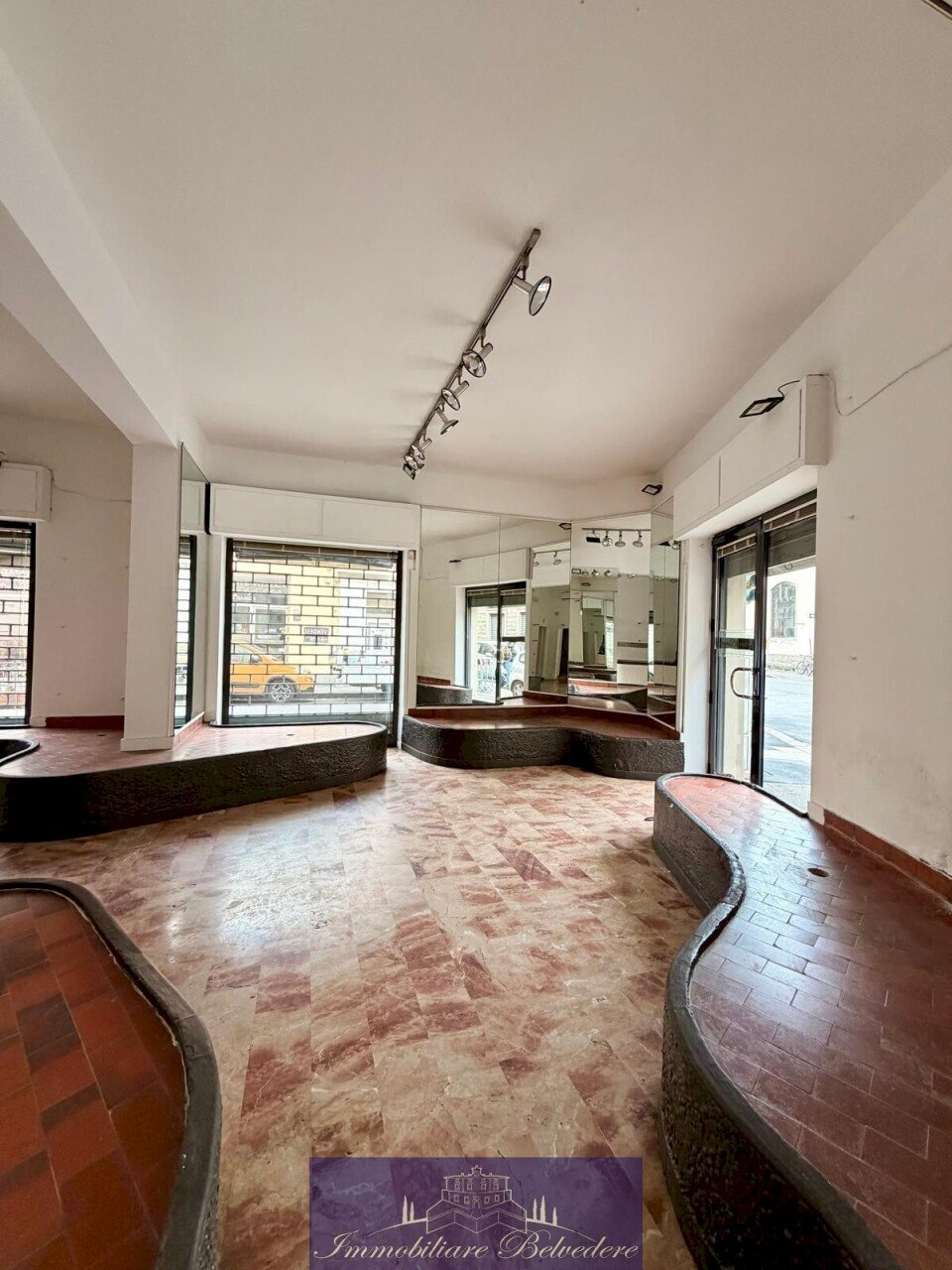 WhatsApp Image 2026-04-03 at 10.44.02 (1).jpeg - Locale Commerciale Via Pier Capponi, Firenze - foto 2