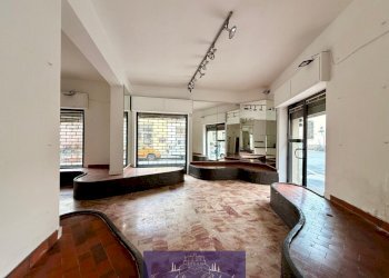 WhatsApp Image 2026-04-03 at 10.44.02.jpeg - Commercial Premises Via Pier Capponi, Firenze - photo 1