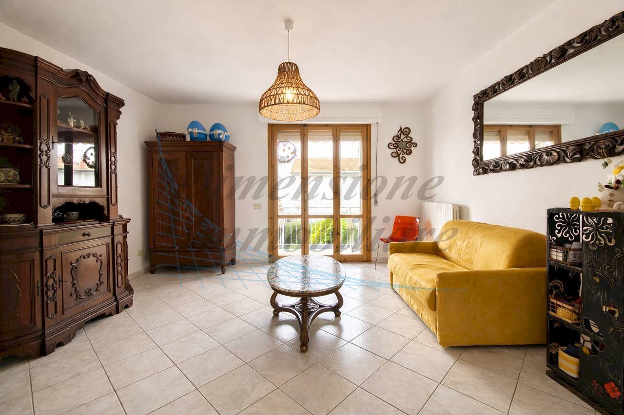 photo_2026-04-02_10-26-42.jpg - Quadrilocale Via Vittorio Veneto 18, Castagneto Carducci - foto 1