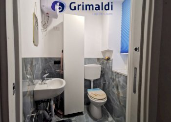 IMG_20260401_153030.jpg - Locale Commerciale Corso Vittorio Emanuele, Napoli (zona Chiaia) - foto 6