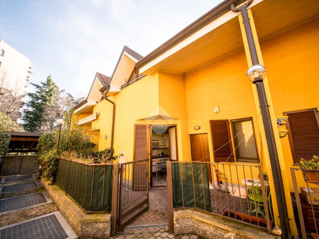 Villa a Schiera Via cusago, Milano (zona Baggio) - foto 1