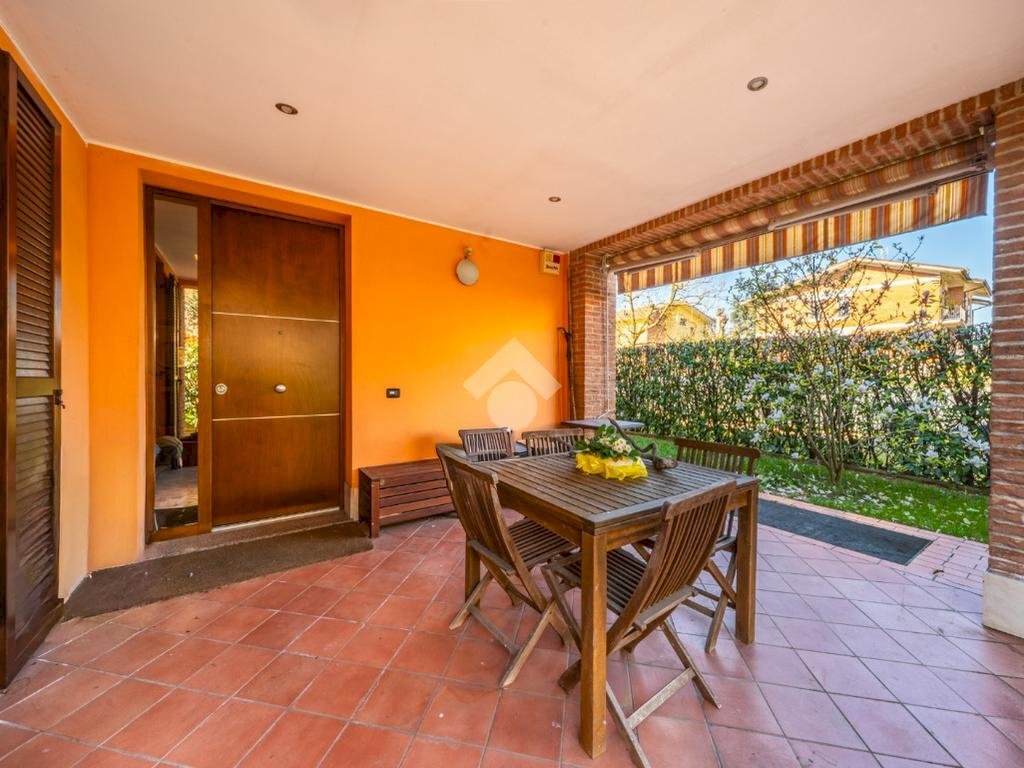 Villa a Schiera Via Ferruccio Cambi, Modena (zona Villanova) - foto 1