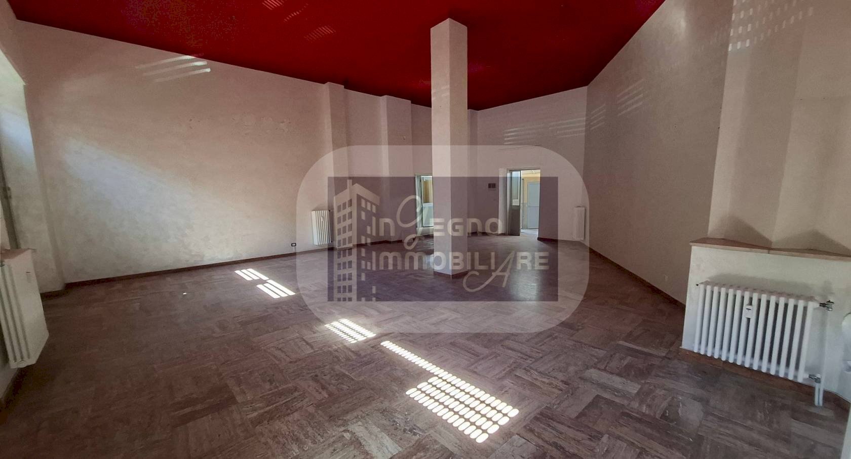 Negozio Rotonda Piero Maroncelli, Torino (zona Nizza Millefonti) - foto 2