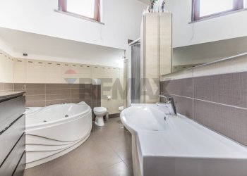 Bagno - Three-room apartment via avola, Roma - photo 30