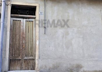 Edificio all\'aperto - Locale Commerciale Via Vesuvio
 
31, Paterno - foto 2