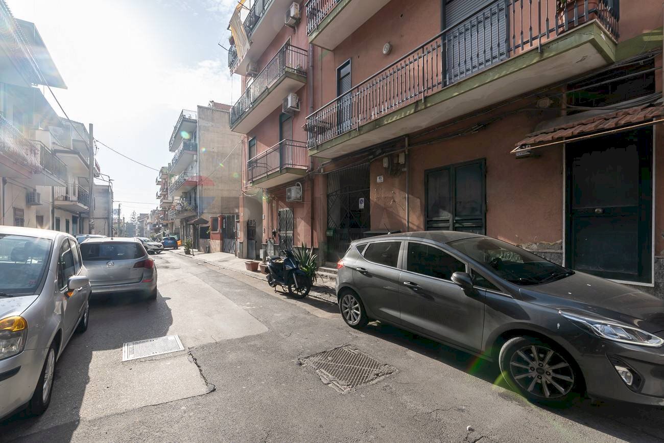 Edificio all\'aperto - Trilocale Via Dei Sanguinelli
45/47, Catania - foto 2