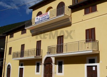 Edificio all\'aperto - Casa indipendente Barete - foto 1