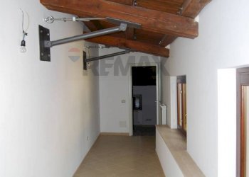 Hall / corridoio - Casa indipendente Barete - foto 21