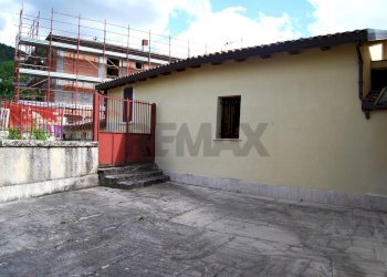 Terrazza - Casa indipendente Barete - foto 35