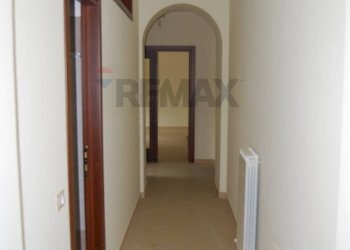 Hall / corridoio - Casa indipendente Barete - foto 43