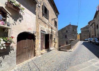 Edificio all\'aperto - Trilocale Via Della Fratta
 
102, Grotte di Castro - foto 15