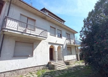 Facciata - Villa vicolo Piovale, 25, Borgomanero - foto 11