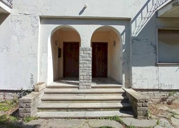 Facciata - Villa vicolo Piovale, 25, Borgomanero - foto 16