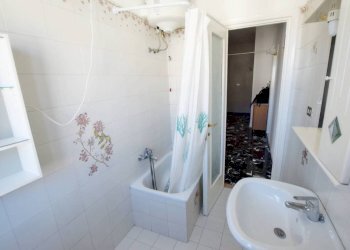 Bagno - Appartamento via Giacomo Viale, 8, Mondovì - foto 11