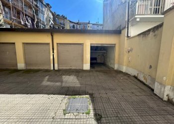 Cortile interno - Box via Arturo Colautti, 3, Torino (zona Borgo Vittoria) - foto 4