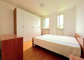 Camera da letto - Three-room apartment via Campi, SN, Sala Baganza - photo 9