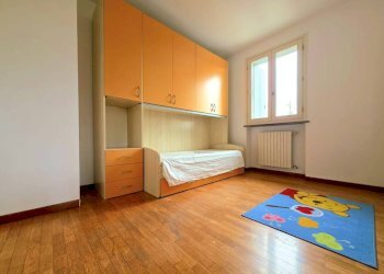 Camera da letto - Three-room apartment via Campi, SN, Sala Baganza - photo 10