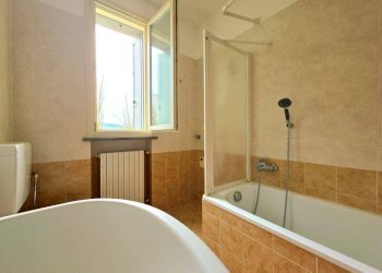 Bagno - Three-room apartment via Campi, SN, Sala Baganza - photo 11