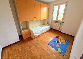 Camera da letto - Three-room apartment via Campi, SN, Sala Baganza - photo 12