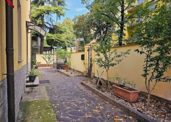Cortile interno - Appartamento via Giacomo Ulivi, Parma (zona Cittadella) - foto 9