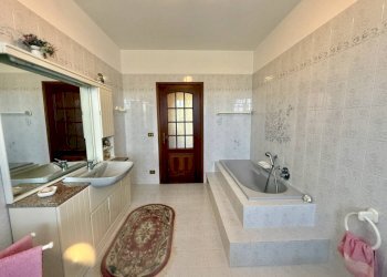 Bagno - Villa via per Cossato, 23, Castelletto Cervo - foto 29