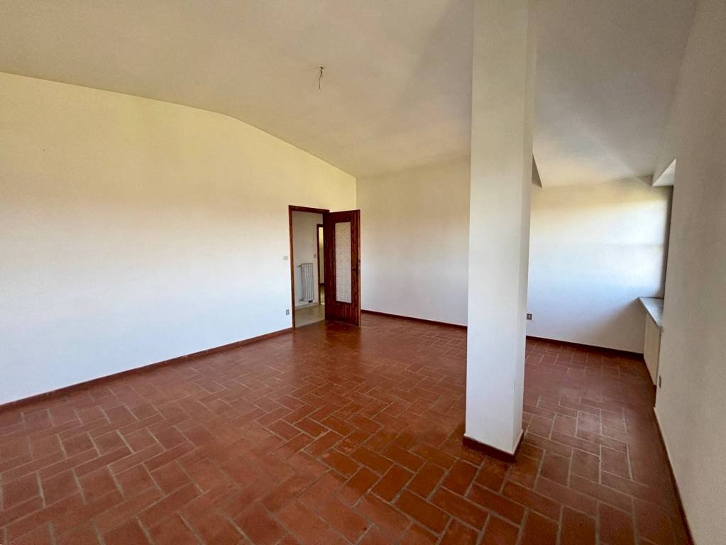 Soggiorno - Appartamento via Dino Buffa, 5, Campiglione Fenile - foto 3