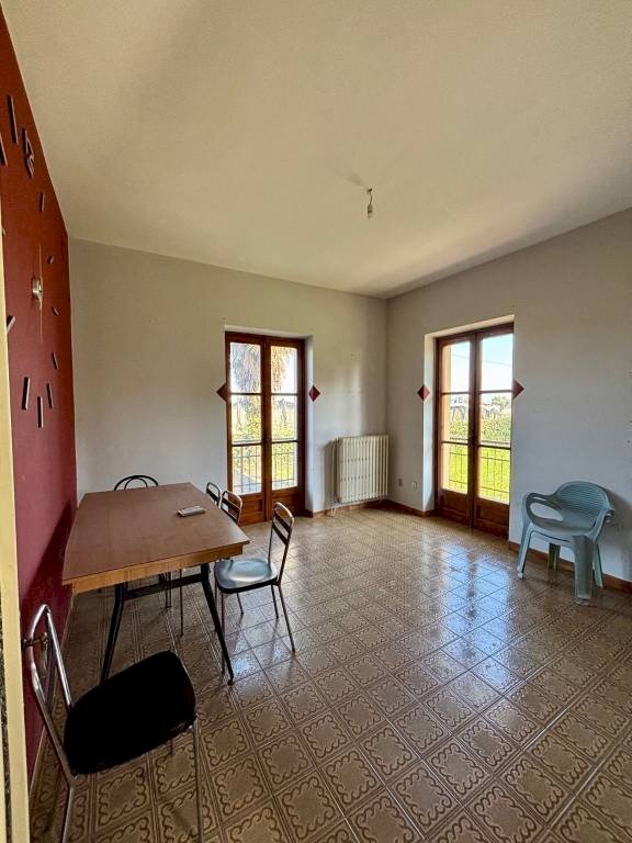 Soggiorno - Appartamento via Dino Buffa, 5, Campiglione Fenile - foto 3