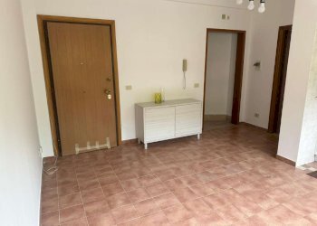 Soggiorno 3. - Two-room apartment via Beata Vergine del Carmelo, Roma (neighborhood Mostacciano) - photo 3