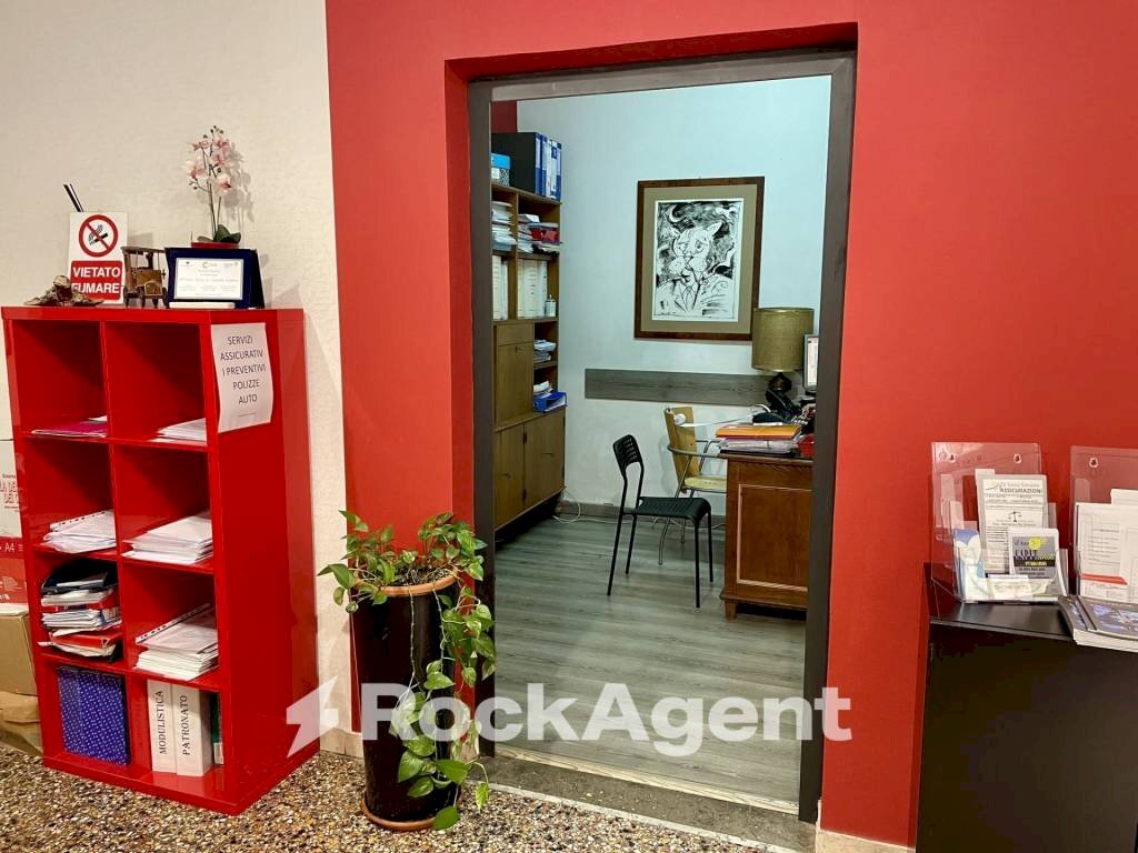 Ingresso - Negozio via Ruggero D'Altavilla, 35, Roma (zona Pigneto) - foto 3