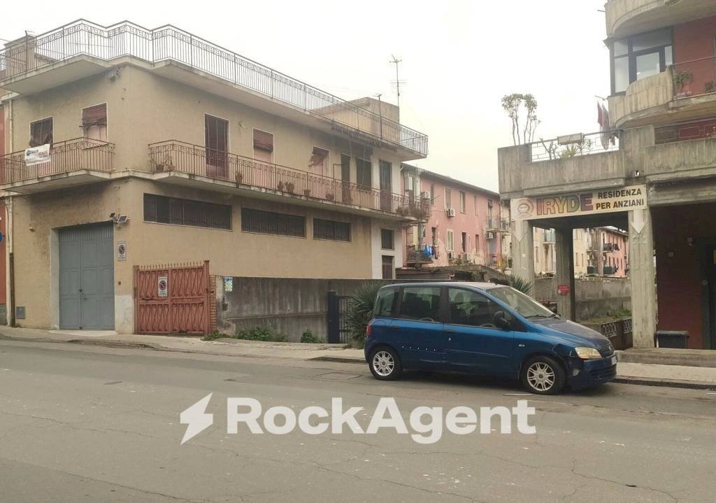 Facciata - Box viale Libertà, 188, Giarre - foto 2