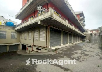 Cortile interno - Box viale Libertà, 188, Giarre - foto 4
