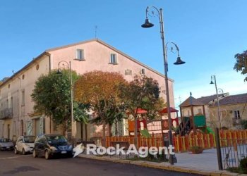 Zona - Three-room apartment via Trento e Trieste 6, Stio - photo 1