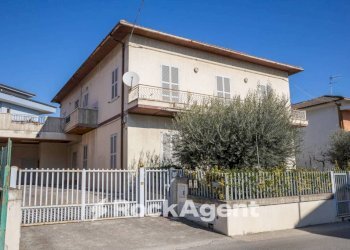 Facciata - Casa indipendente via Luigi Migliori, 76, Giulianova - foto 3
