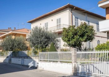 Facciata - Casa indipendente via Luigi Migliori, 76, Giulianova - foto 4