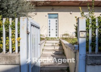 Ingresso - Casa indipendente via Luigi Migliori, 76, Giulianova - foto 10