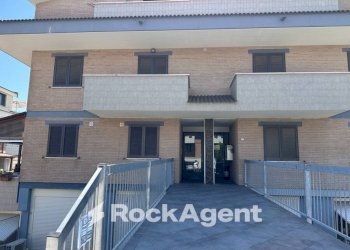 Facciata - Two-room apartment via Levante, Città Sant'Angelo - photo 4